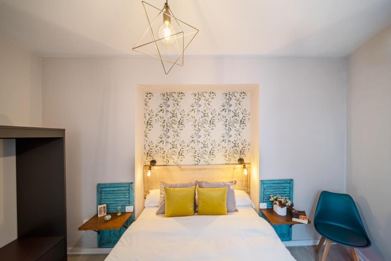 Apartamentos San Pedro Sevilla Kültér fotó