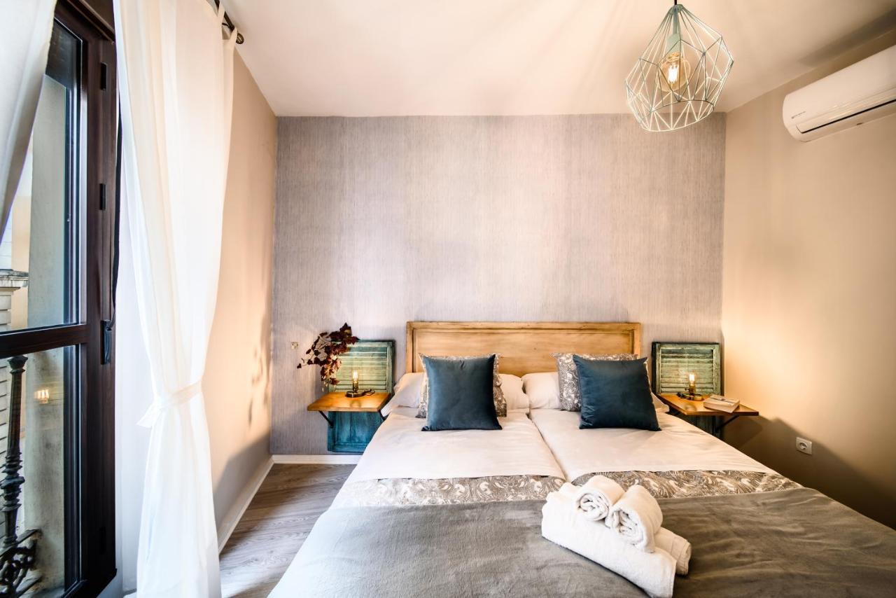 Apartamentos San Pedro Sevilla Kültér fotó