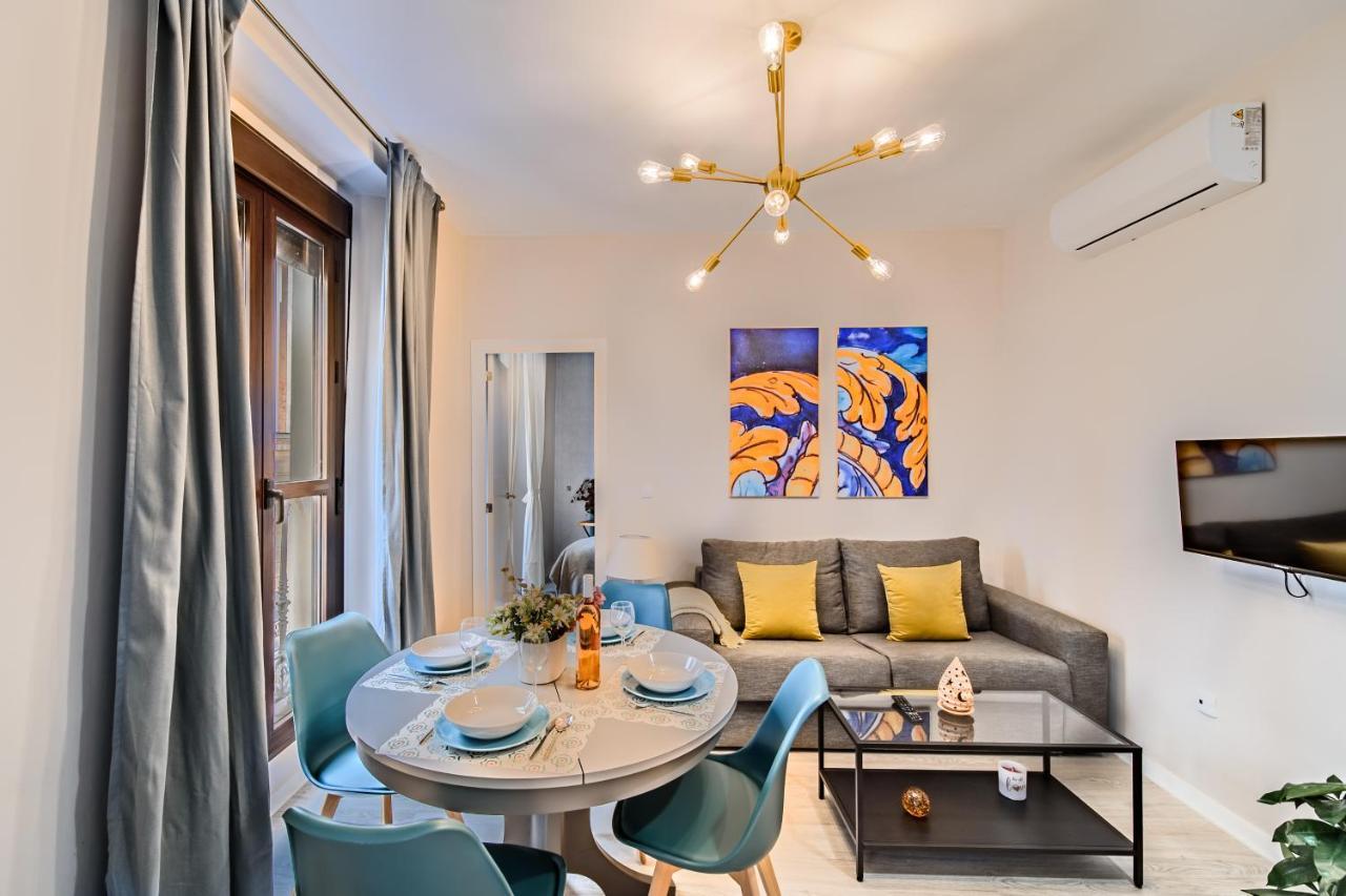 Apartamentos San Pedro Sevilla Kültér fotó
