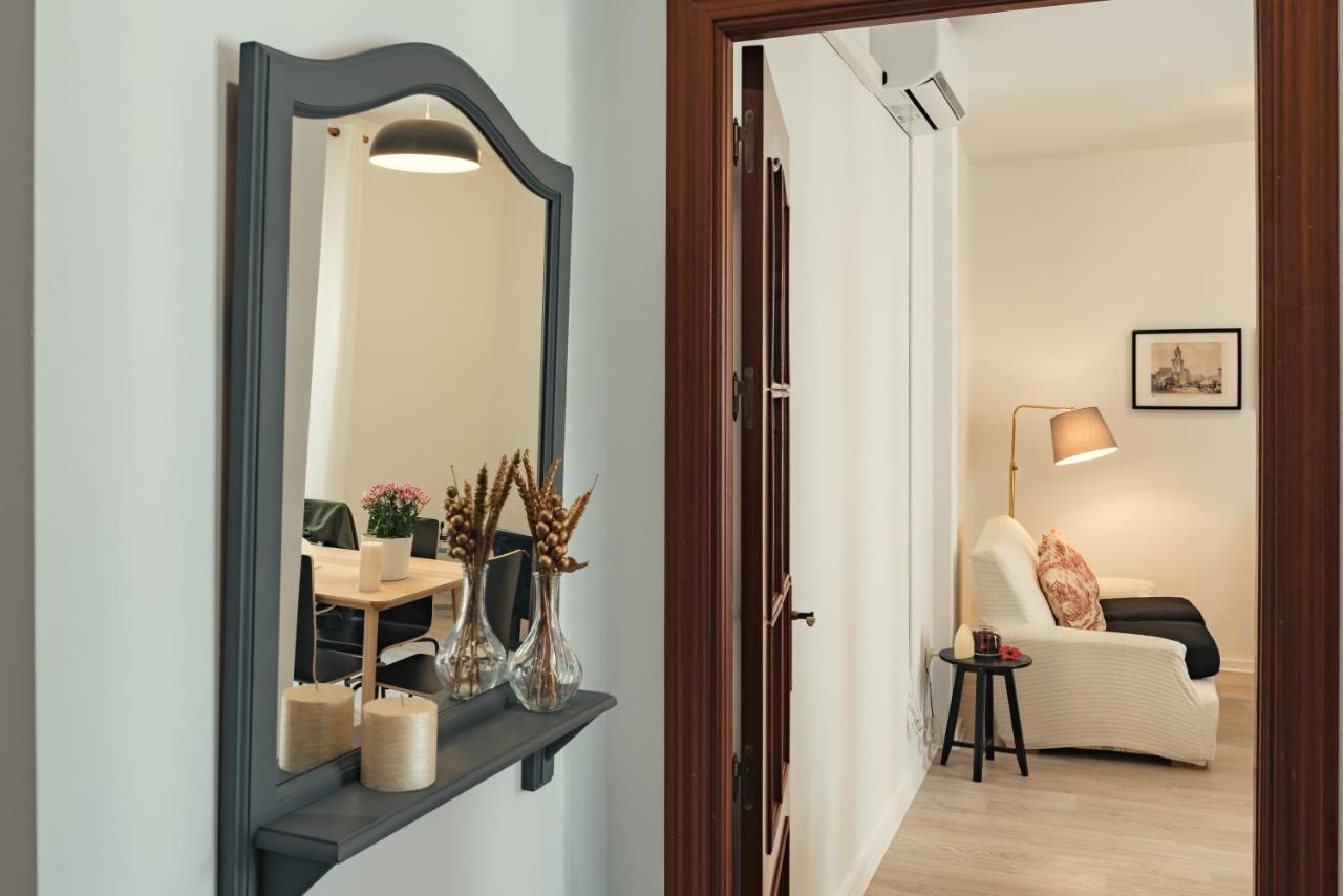 Apartamentos San Pedro Sevilla Kültér fotó