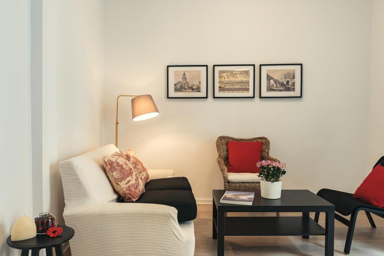 Apartamentos San Pedro Sevilla Kültér fotó